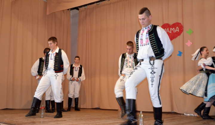 45. fotografia fotogalérie Deň matiek v obci Ďapalovce - r. 2018