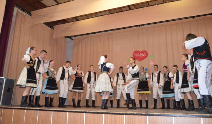 71. fotografia fotogalérie Deň matiek v obci Ďapalovce - r. 2018